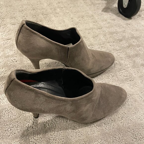 STUART WEITZMAN Suede Cover Up Botties Platform Heels Fog size 8 - Picture 9 of 10